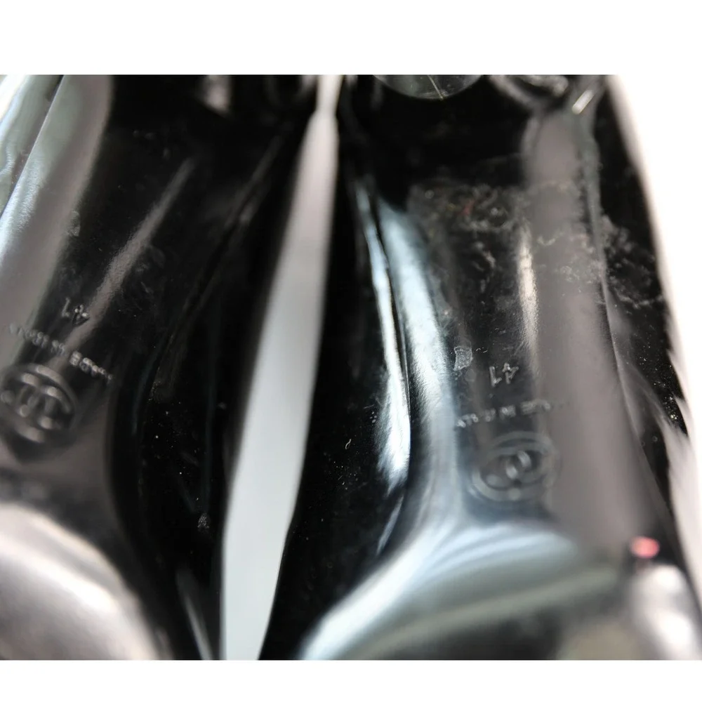 Chanel Black Patent Leather CC Logo Silver Heel Pumps Size 41 Made in‎ Italy